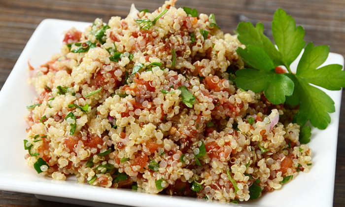 quinoa con pollo, champiñones y verduras