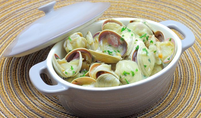 clams in green sauce